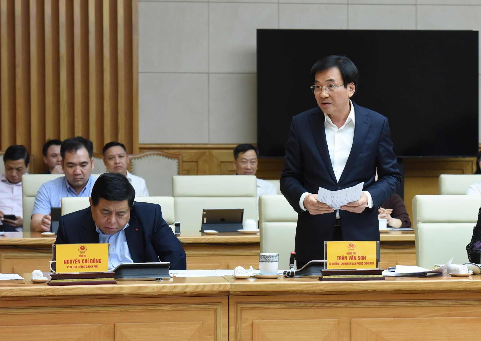 El ministro y jefe de la Oficina Gubernamental, Tran Van Son.